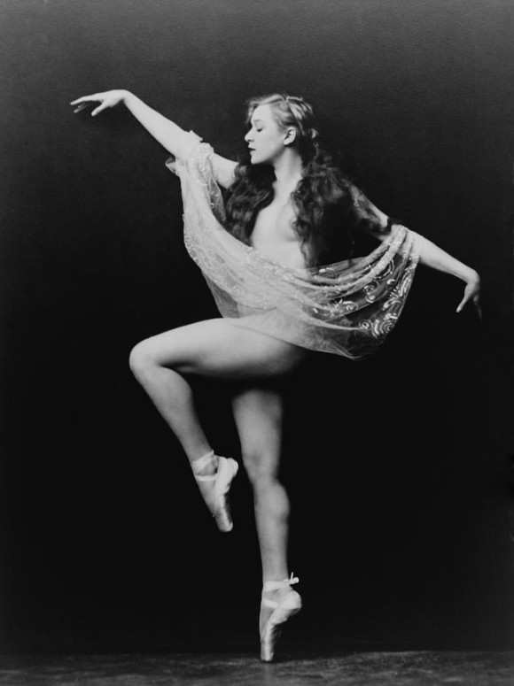 carol-bergman-a-ziegfeld-girl-posed-everett