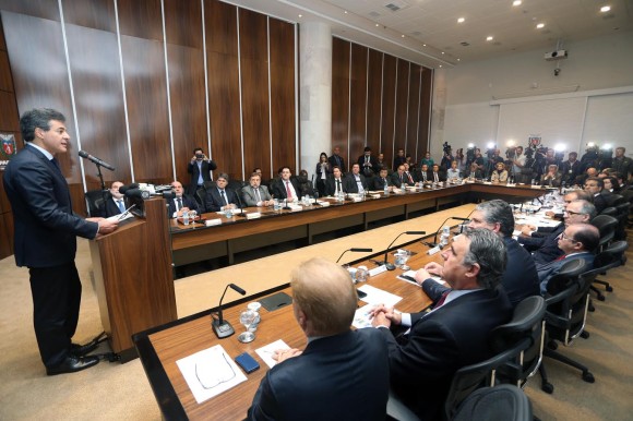 o governador beto richa durante reuniao do secretariado.