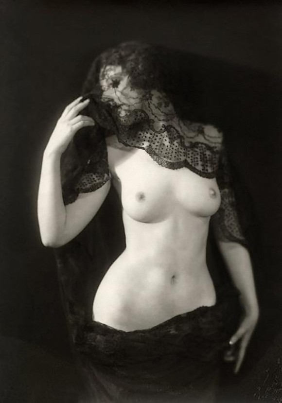 alfred-cheney-johnston-unknown-model-nude-with-a-veil-1925e280b2s